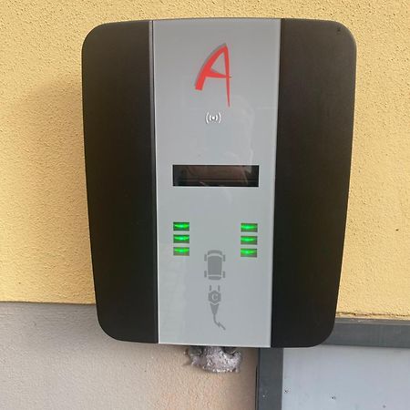Hotel-Gasthof Zur Post Velburg Exteriör bild