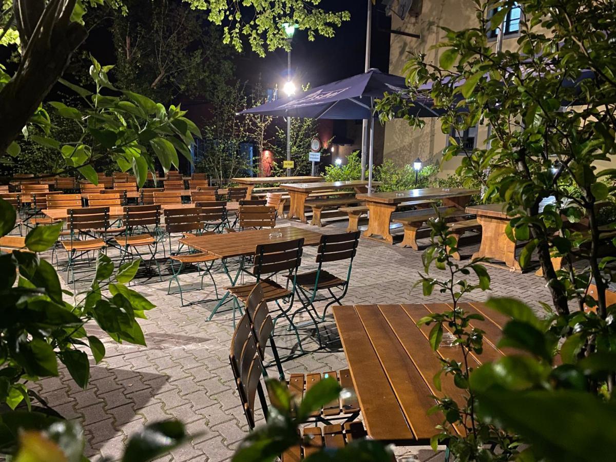 Hotel-Gasthof Zur Post Velburg Exteriör bild