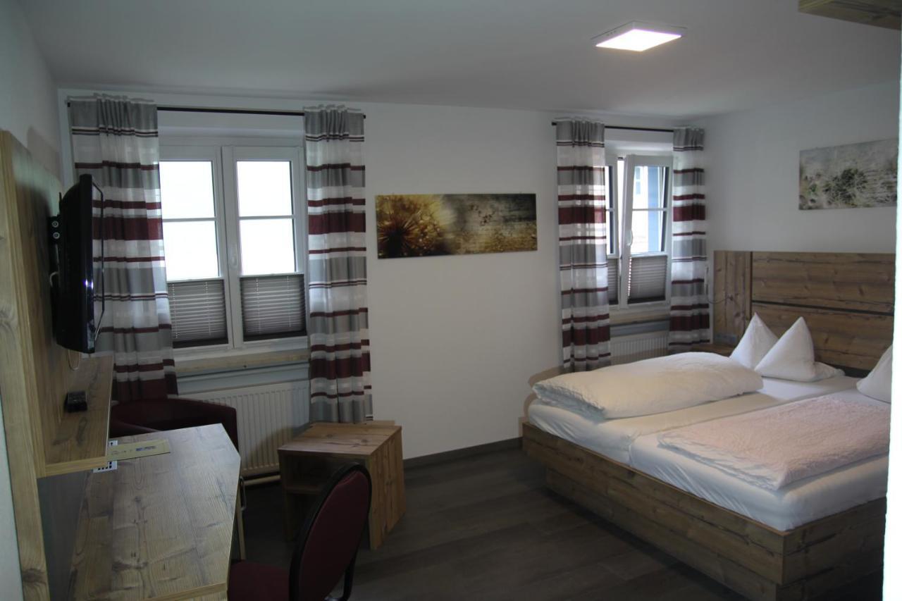 Hotel-Gasthof Zur Post Velburg Exteriör bild