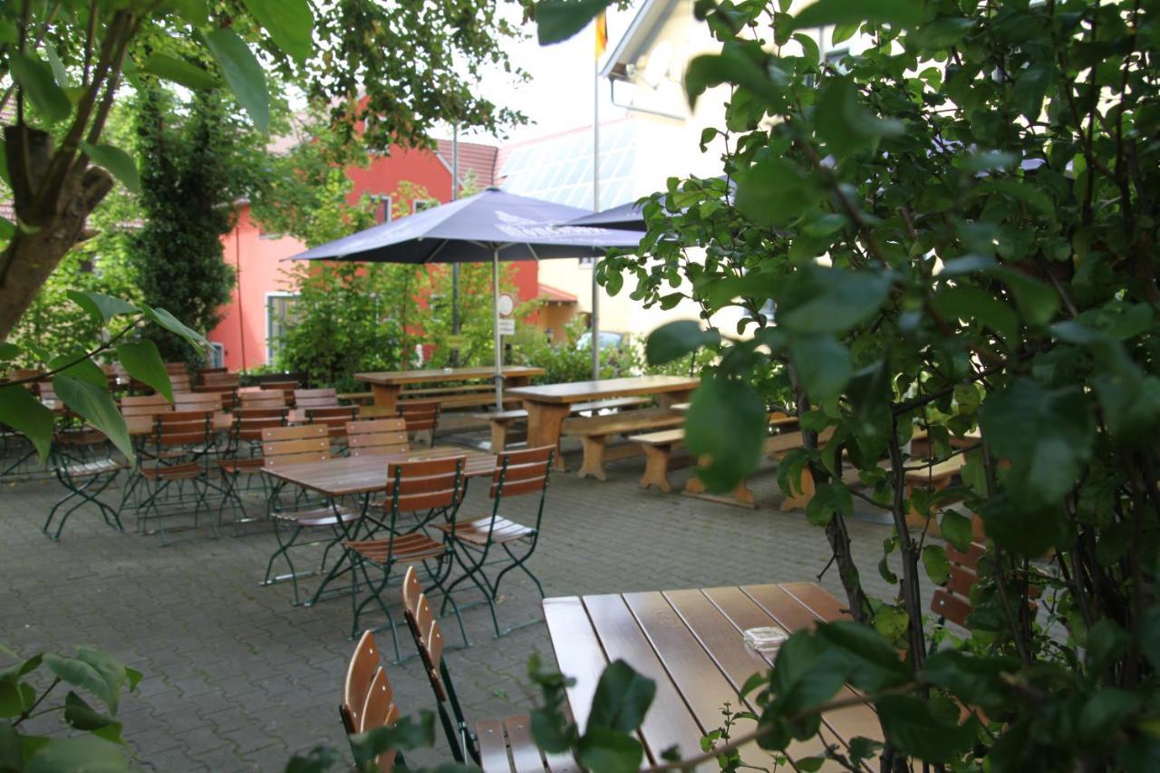 Hotel-Gasthof Zur Post Velburg Exteriör bild