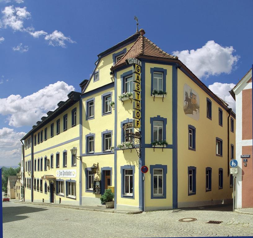 Hotel-Gasthof Zur Post Velburg Exteriör bild