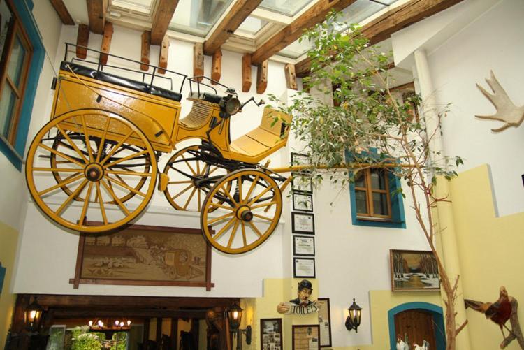 Hotel-Gasthof Zur Post Velburg Exteriör bild