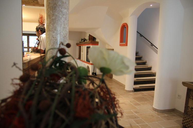 Hotel-Gasthof Zur Post Velburg Exteriör bild