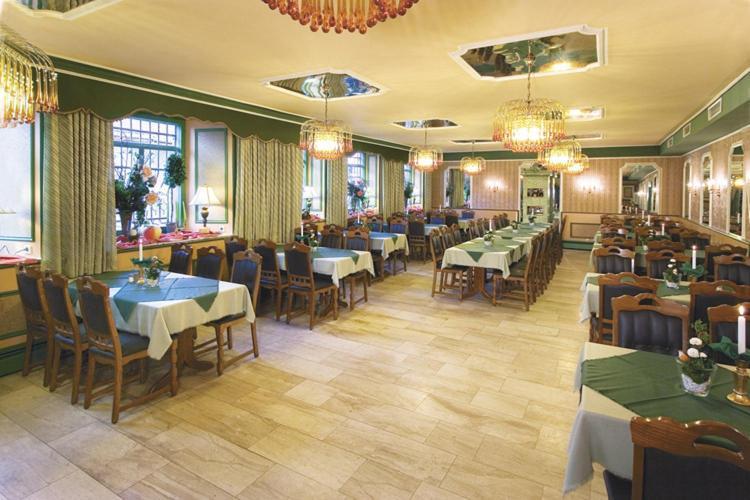 Hotel-Gasthof Zur Post Velburg Exteriör bild
